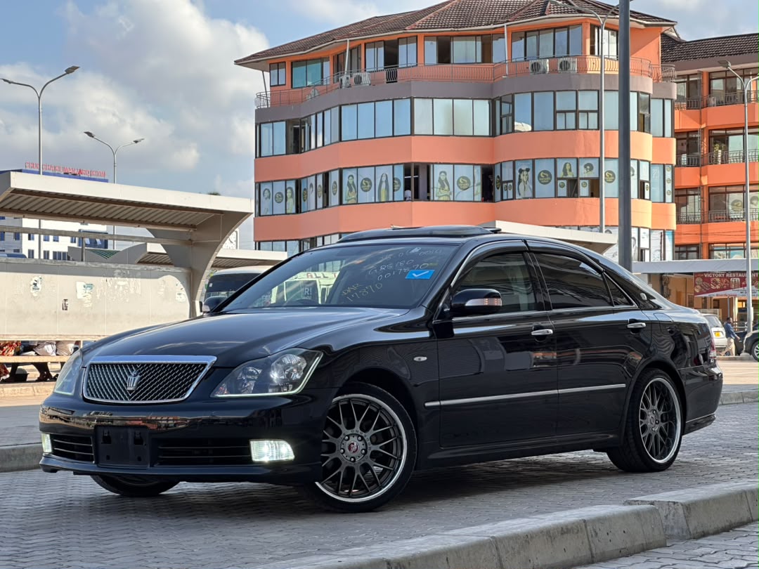 Toyota Crown Athletes thumbnail 2
